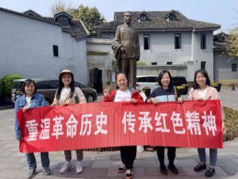 重溫革命歷史，傳承紅巖精神